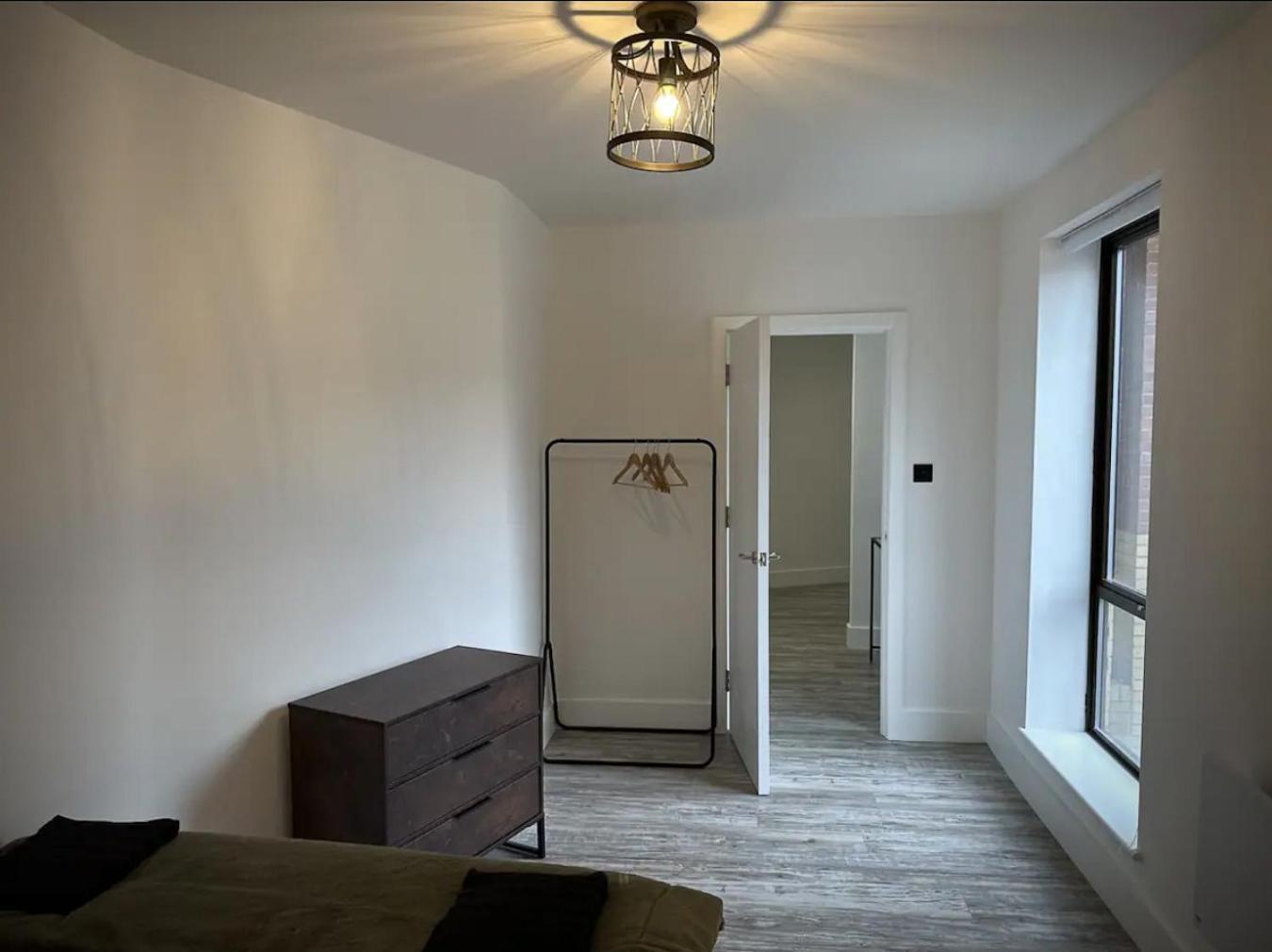 Suite Swindon Escape In Town Centre - Free Parking Екстериор снимка